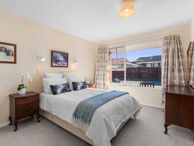 Apartment for sale in Chaslands, Canterbury