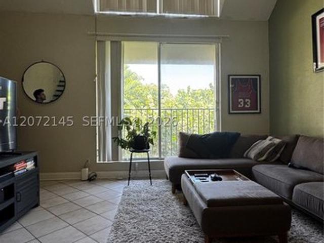 Condo for sale in Pinecrest, Florida