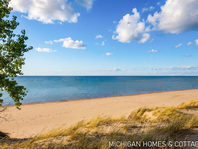House for sale in Saugatuck, Allegan County