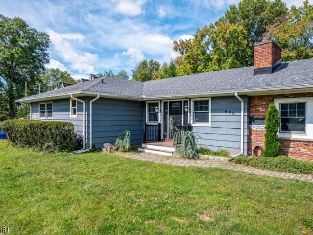 House for sale in Edison Woods, Edison
