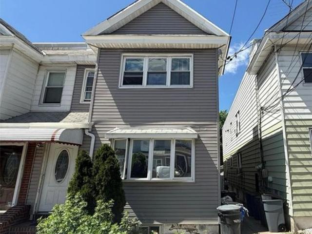 House for sale in Queens, Arverne