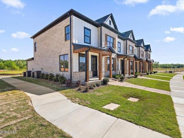 Townhouse for sale in Hernando, Mississippi