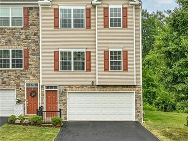 Townhouse for sale in Carnegie, Pennsylvania
