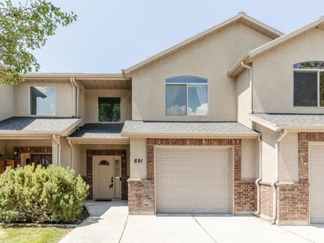 Townhouse for sale in Cache, Utah