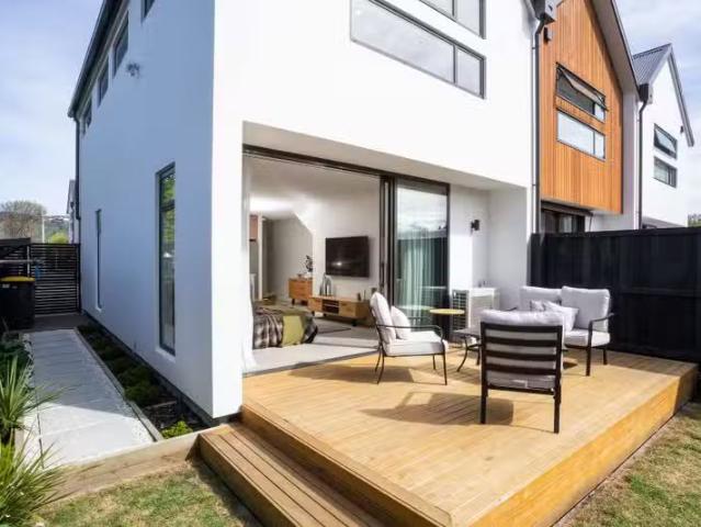 Apartment for sale in Chaslands, Canterbury