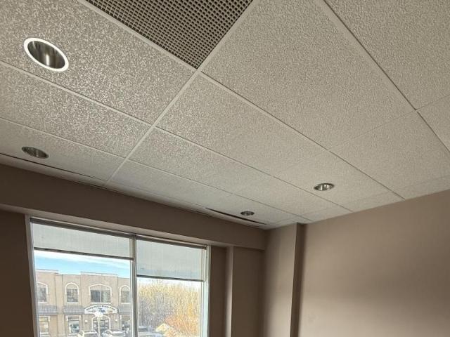 Office for sale in Wedgewood, Alberta