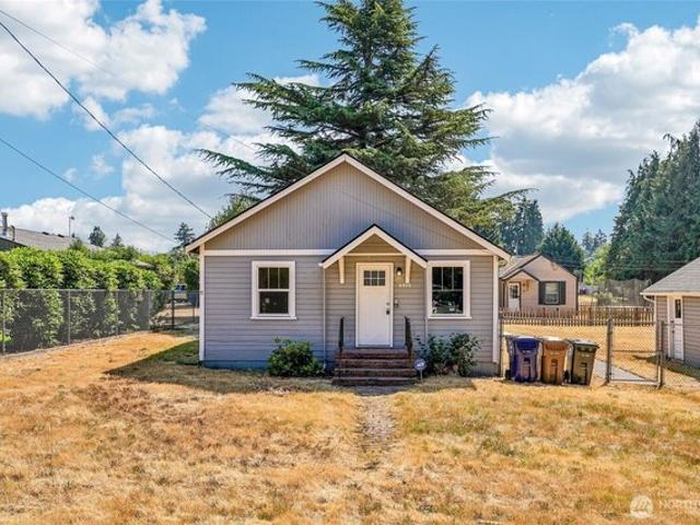 House for sale in University Place, Washington