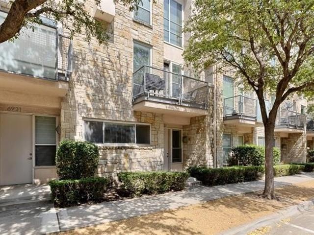 Townhouse for sale in Denton, Texas