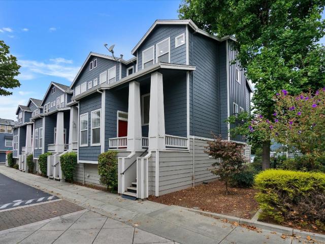 Townhouse for sale in Hayward, Alameda County