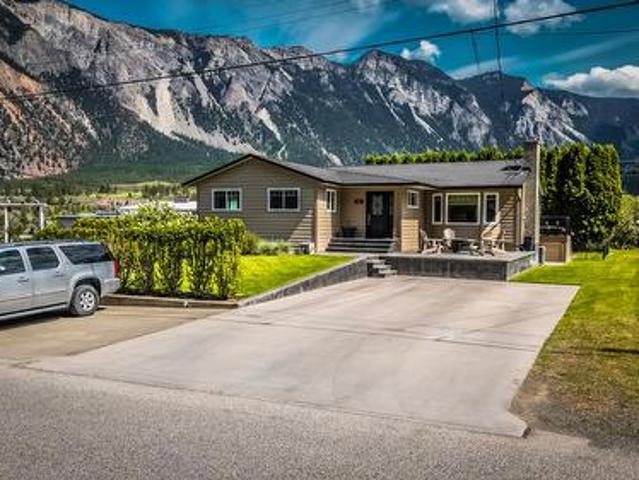 House for sale in Lillooet, British Columbia