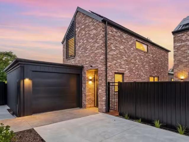House for sale in Chaslands, Canterbury