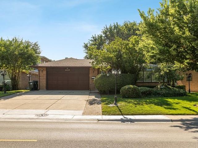 House for sale in Lincolnwood, Illinois