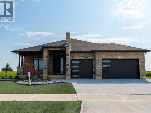 House for sale in Plympton–wyoming, Ontario