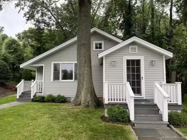 House for rent in Darien