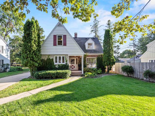 House for sale in Neenah, Winnebago County