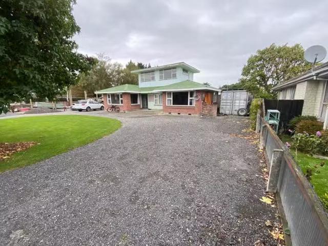 House for sale in Chaslands, Canterbury