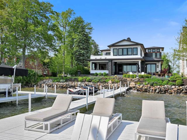 House for sale in Syracuse, Indiana
