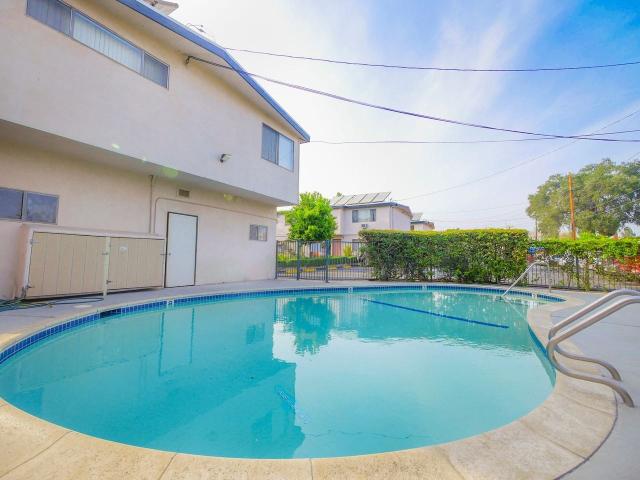 Apartment for rent in Canoga Park, California