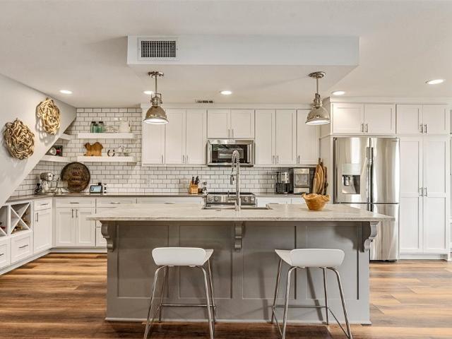 House for sale in Eustace