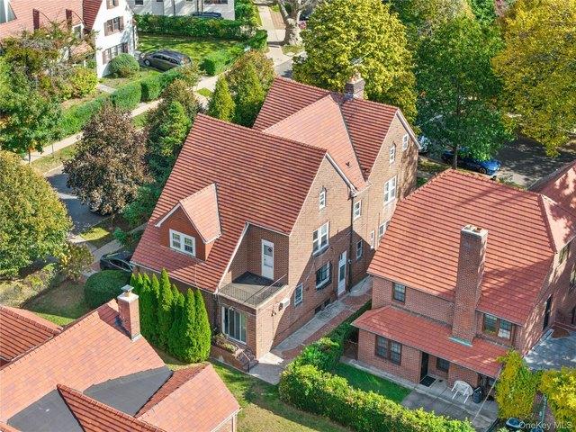 House for sale in Queens, Arverne