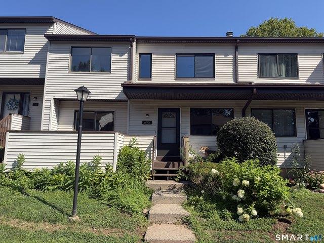 Townhouse for sale in Newington, Connecticut