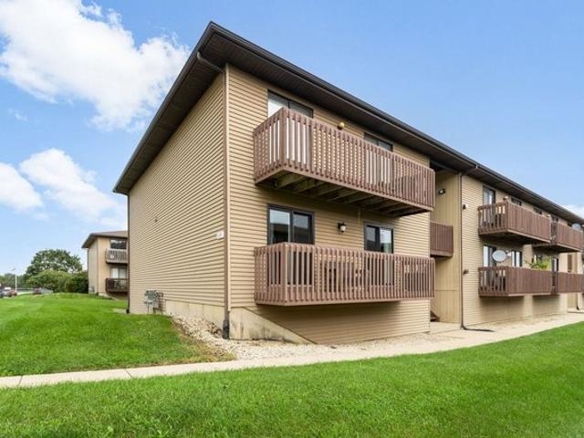 Condo for sale in South Elgin, Illinois
