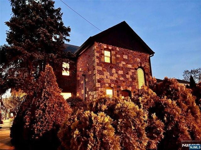 House for sale in Cliffside Park, New Jersey