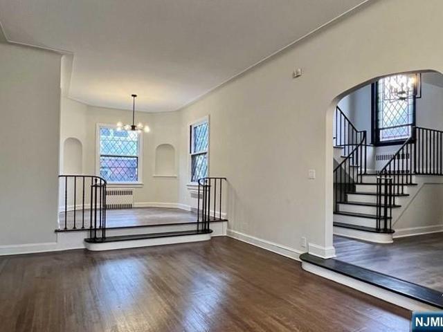House for sale in Cliffside Park, New Jersey