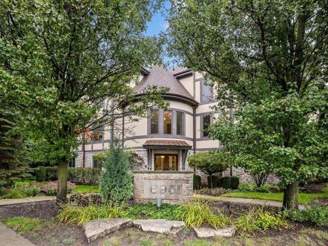 Condo for sale in Highland Park, Lake County