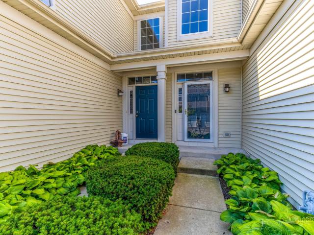 Townhouse for sale in Round Lake