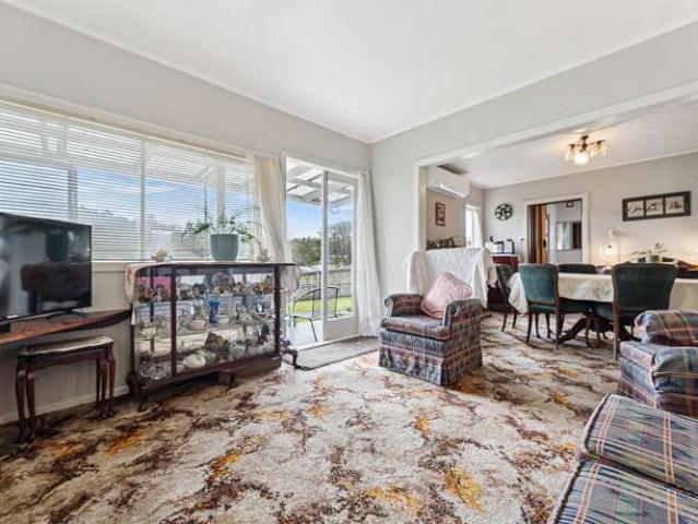 House for sale in Oratia