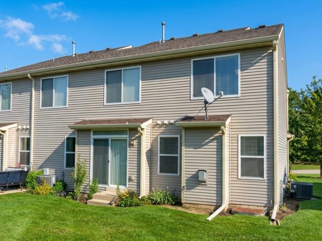 Townhouse for sale in Fox Lake, Lake County