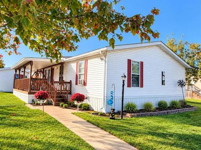 House for sale in West Village Estates Mobile Home Park, Romulus
