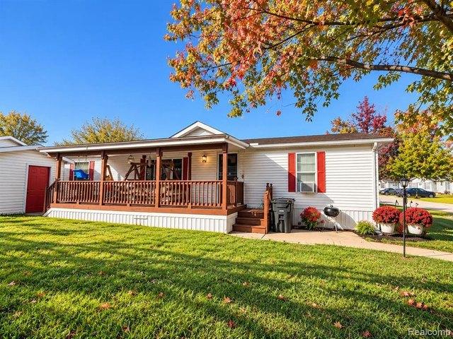 House for sale in West Village Estates Mobile Home Park, Romulus