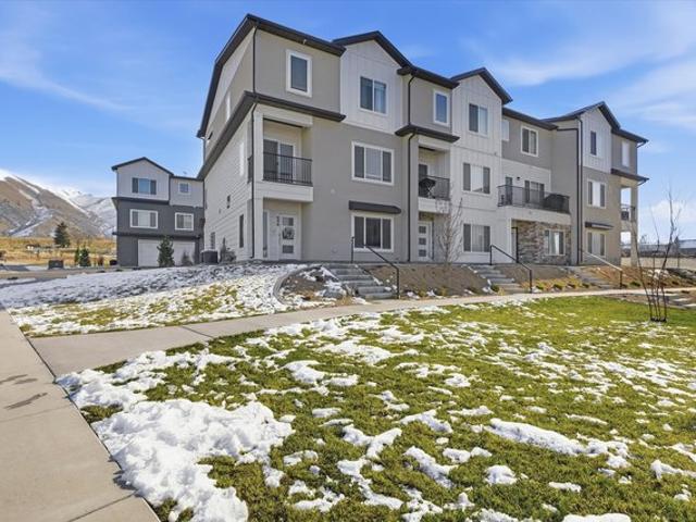 Townhouse for sale in Cache, Utah