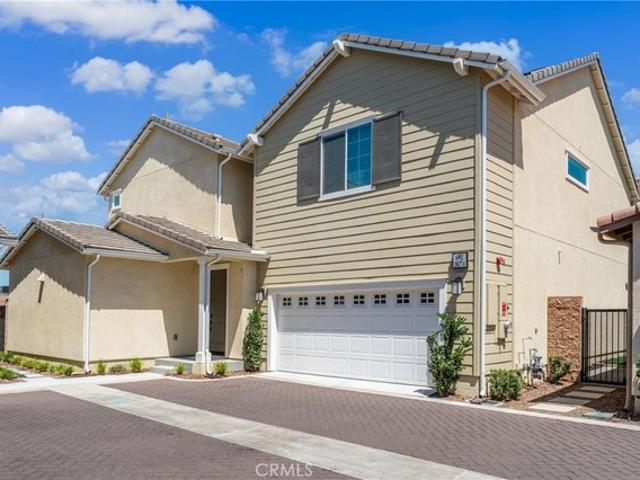 Condo for sale in Fontana, San Bernardino County