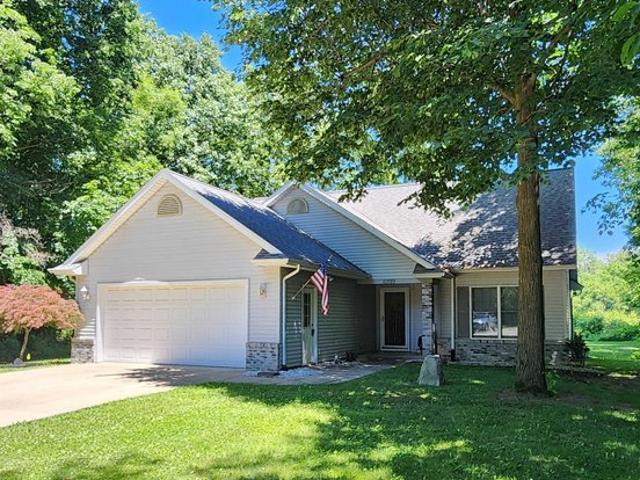 House for sale in Syracuse, Indiana