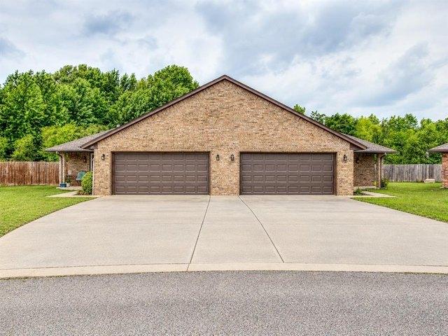 House for sale in Newcastle, McClain County