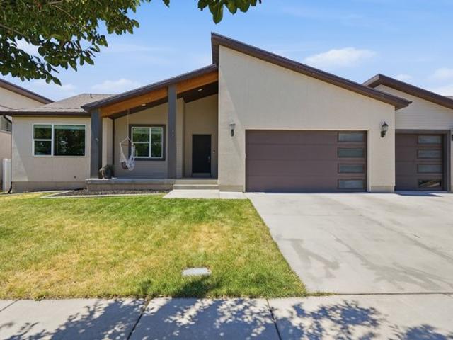 House for sale in Saratoga Springs, Utah