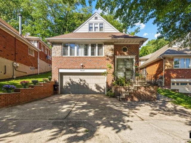 House for sale in Queens, Arverne