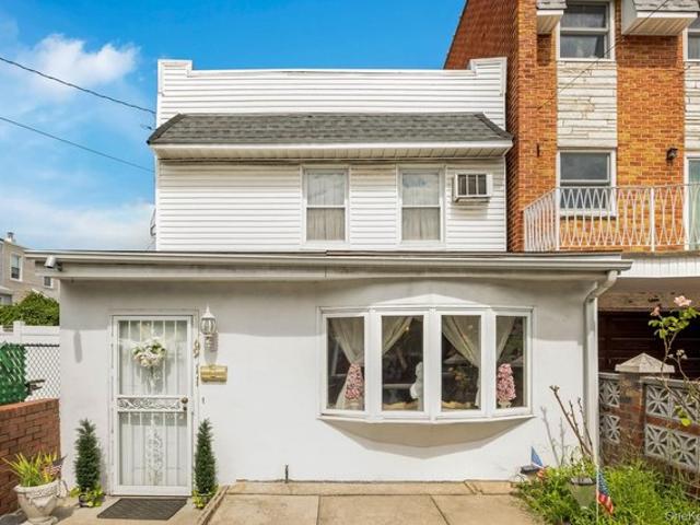 House for sale in Queens, Arverne