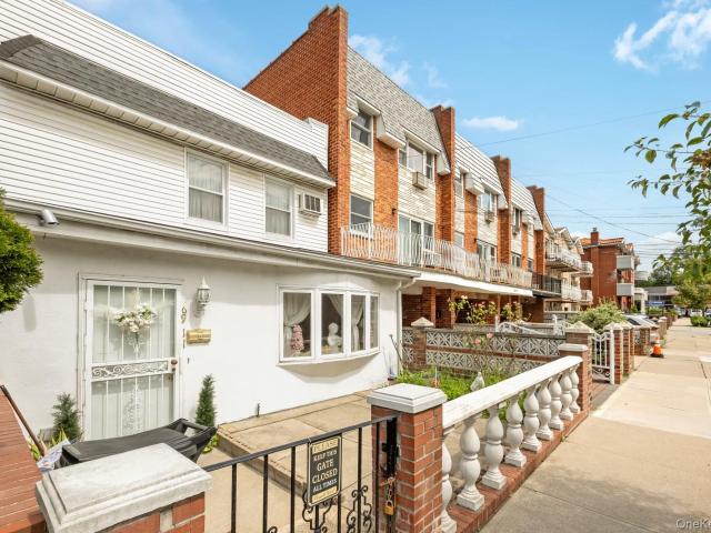 House for sale in Queens, Arverne