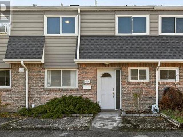 Townhouse for sale in Burlington, Ontario
