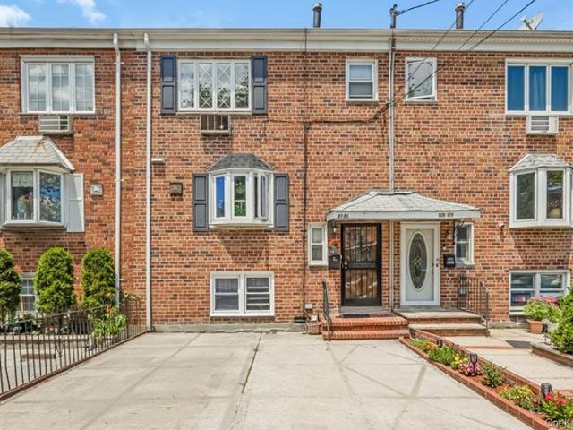 House for sale in Queens, Arverne
