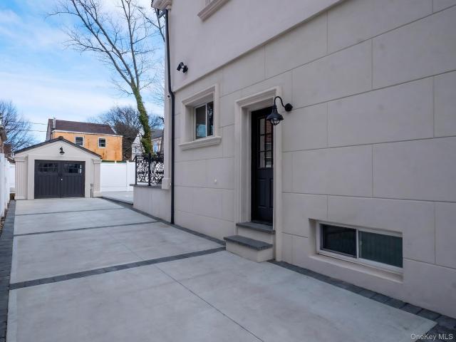 House for sale in Queens, Arverne