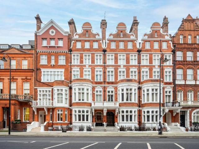 Apartment for rent in Hans Town, Greater London
