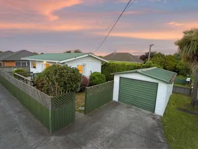 House for sale in Chaslands, Canterbury