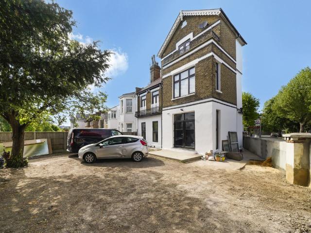 House for rent in London Borough of Ealing, Hanwell