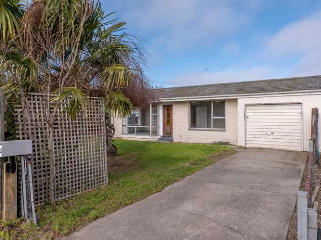 House for sale in Chaslands, Canterbury
