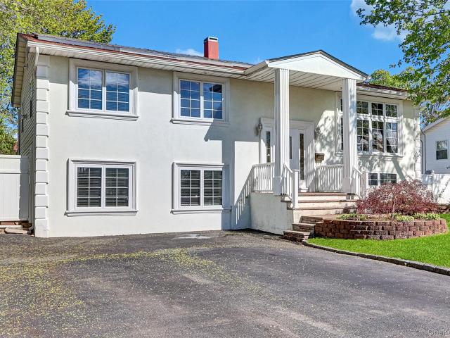 House for sale in Smithtown, New York